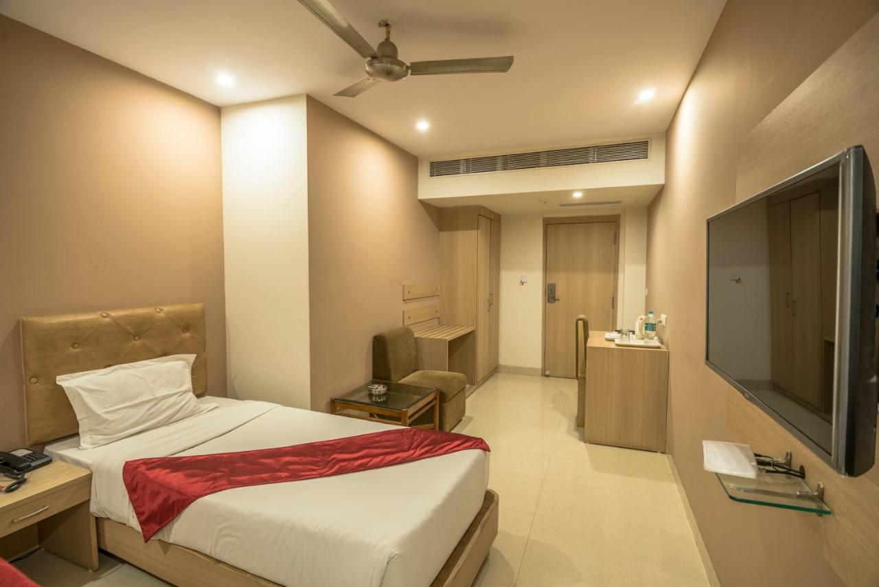 Palette Hotel Nisarga By Sunday Μποπάλ Εξωτερικό φωτογραφία