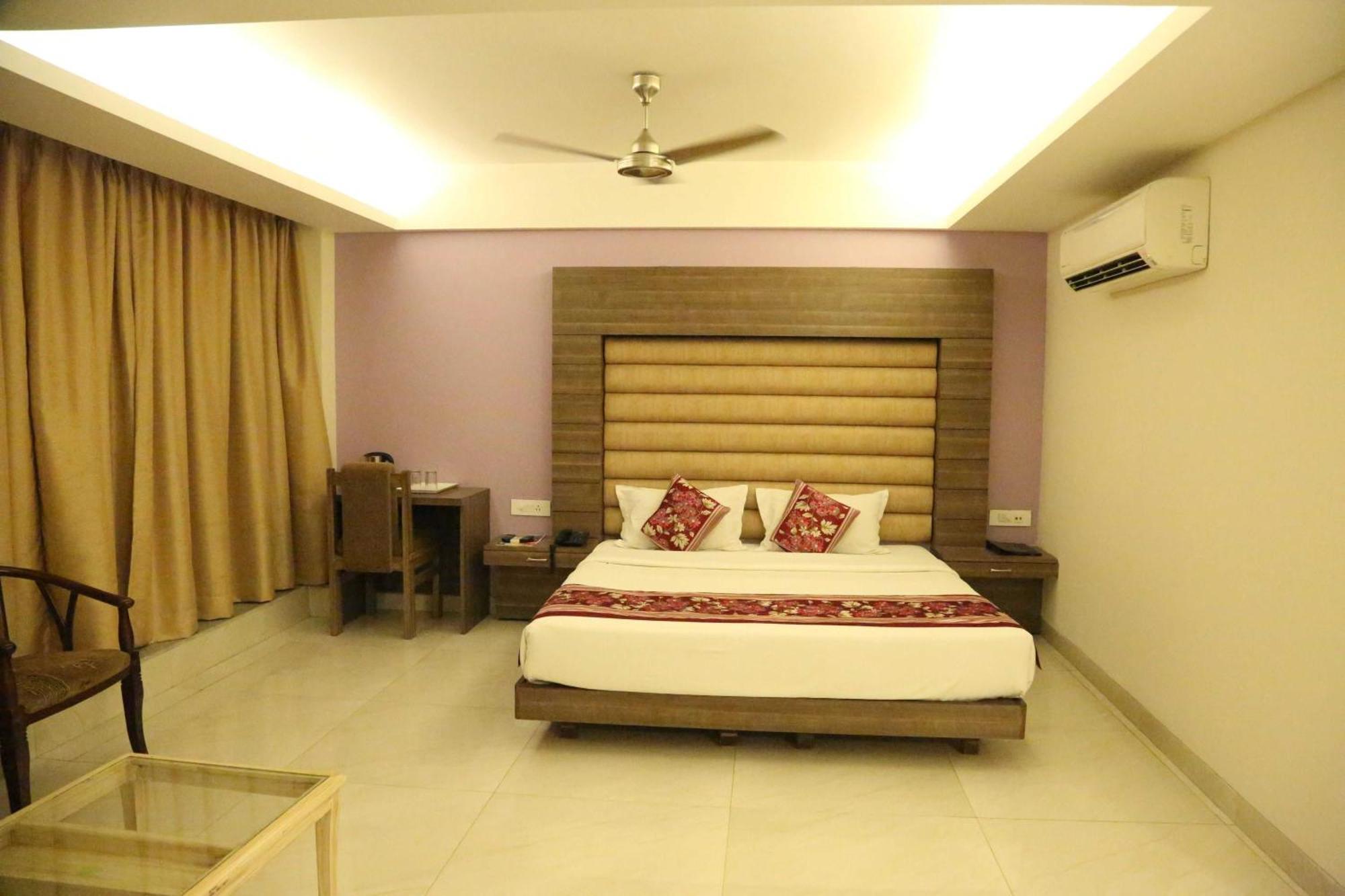 Palette Hotel Nisarga By Sunday Μποπάλ Εξωτερικό φωτογραφία