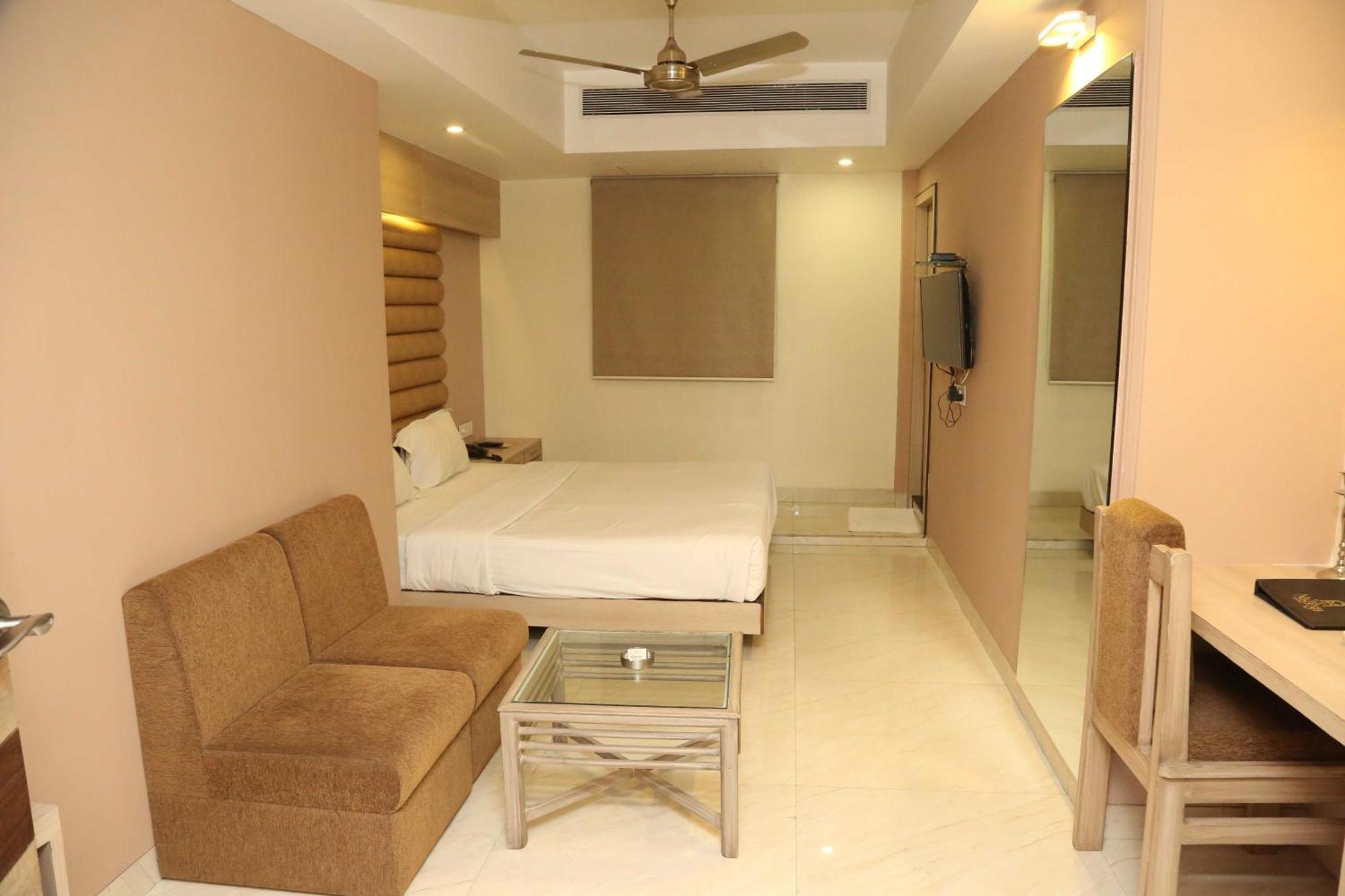 Palette Hotel Nisarga By Sunday Μποπάλ Εξωτερικό φωτογραφία