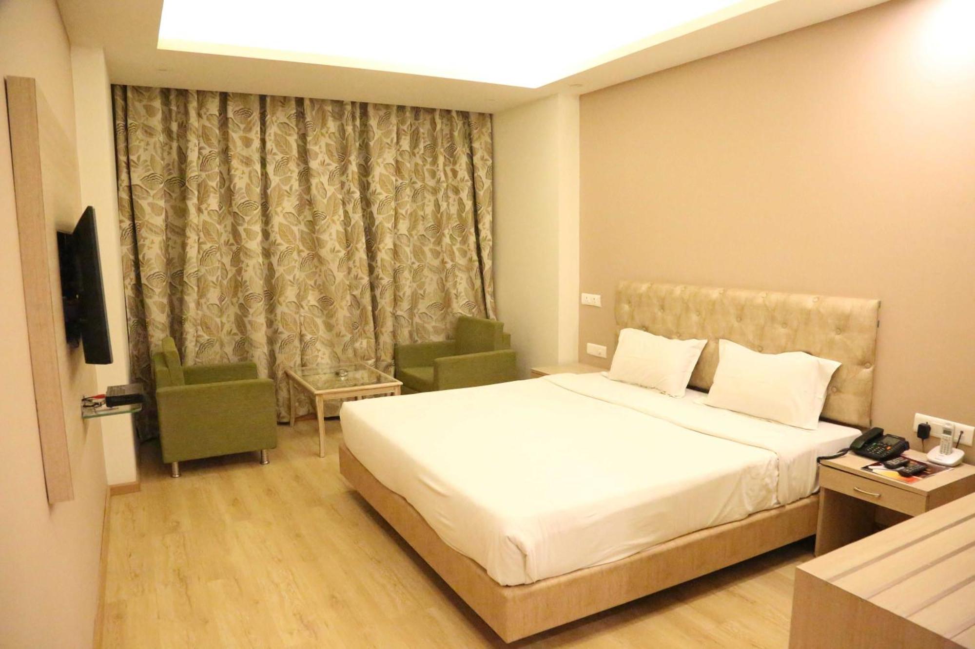 Palette Hotel Nisarga By Sunday Μποπάλ Εξωτερικό φωτογραφία