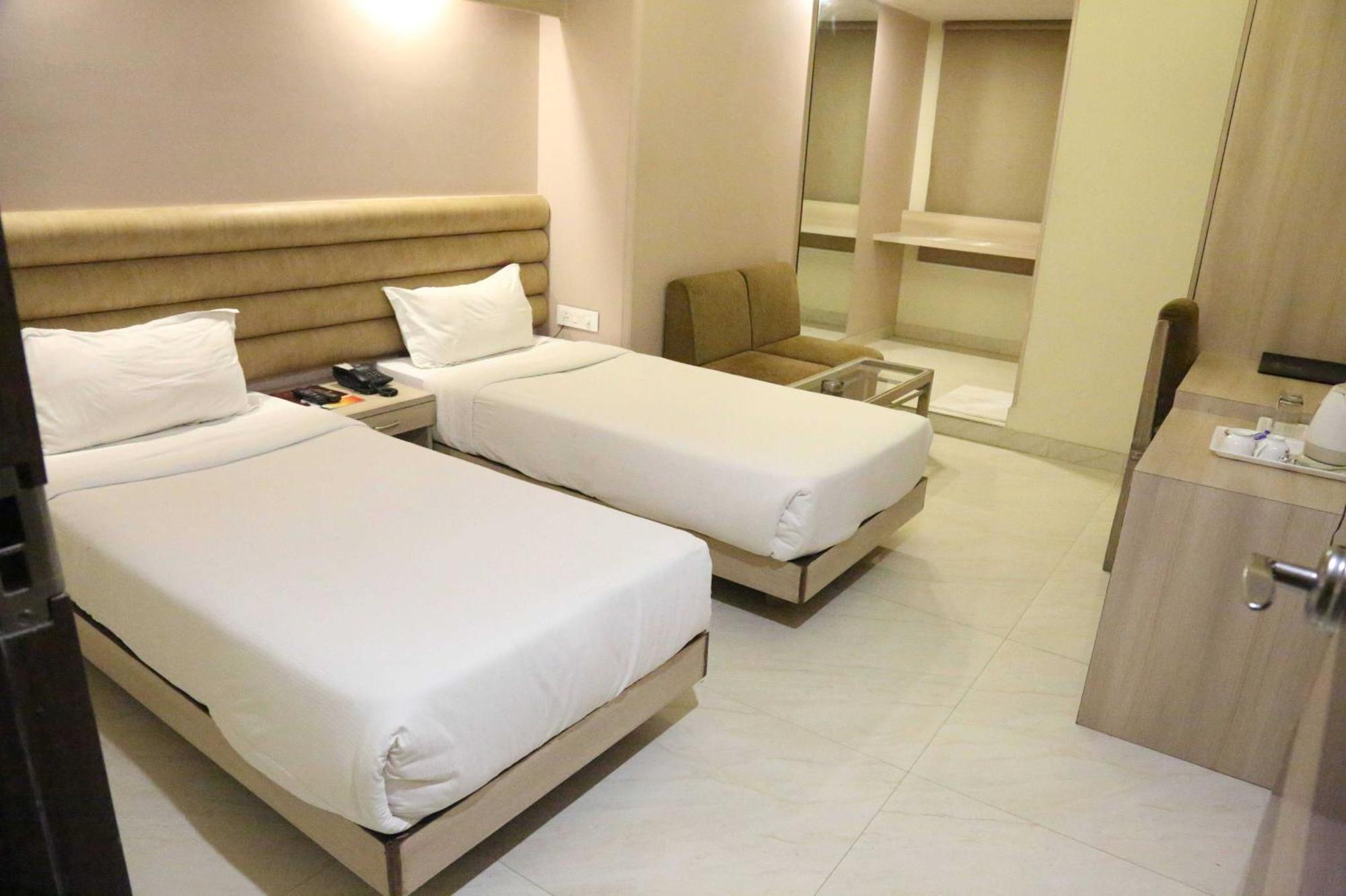 Palette Hotel Nisarga By Sunday Μποπάλ Εξωτερικό φωτογραφία